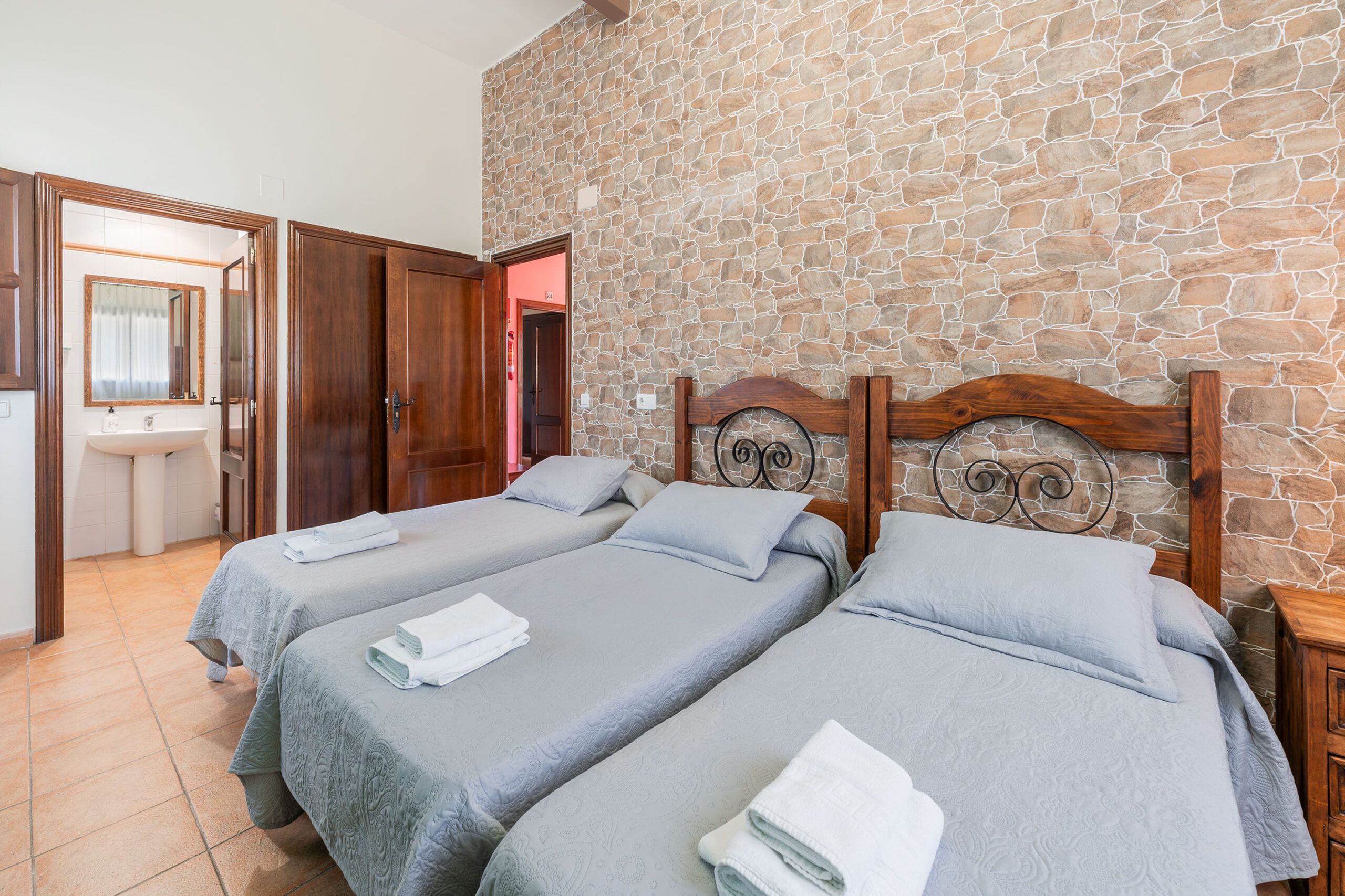 Habitación triple tres camas individuales